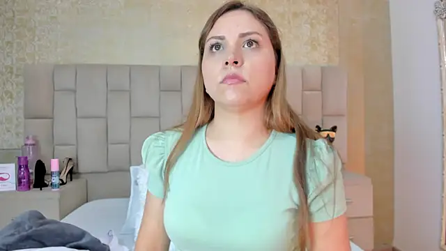 cloesummerr  online show from 10-22-25, 01:11