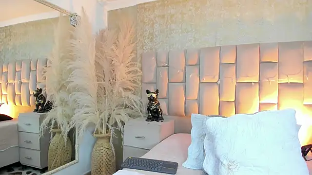 cloesummerr  online show from 12-22-25, 12:35