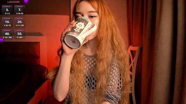 Snapshot of Clarity_Yumi chatting on 10-19-25, 03:07 Clarity Yumi online show from 10-19-25, 03:07