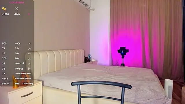 Snapshot of Clarity_Yumi chatting on 11-19-25, 02:55 Clarity Yumi online show from 11-19-25, 02:55