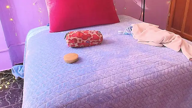 Dafne Mel online show from 11-20-25, 12:49