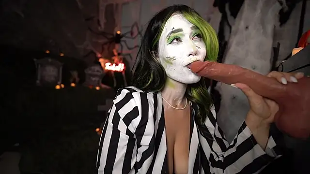 Snapshot of heylixie__ chatting on 10-25-25, 01:13 heylixie online show from 10-25-25, 01:13