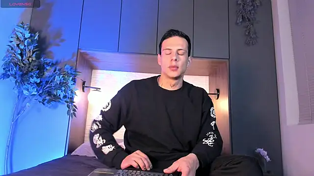 Dustin Sonne online show from 11-25-25, 03:39