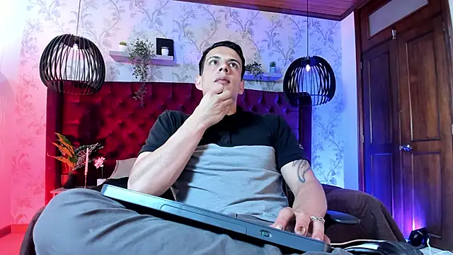 Snapshot of Dustin_Sonne chatting on 05-02-26, 03:55 Dustin Sonne online show from 05-02-26, 03:55