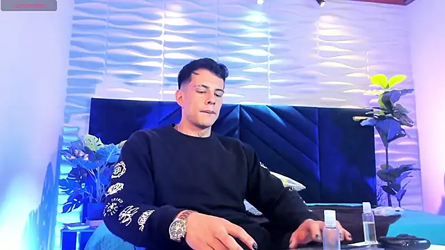 Snapshot of Dustin_Sonne chatting on 05-09-26, 03:45 Dustin Sonne online show from 05-09-26, 03:45