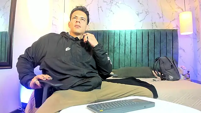 Snapshot of Dustin_Sonne chatting on 06-10-26, 03:39 Dustin Sonne online show from 06-10-26, 03:39