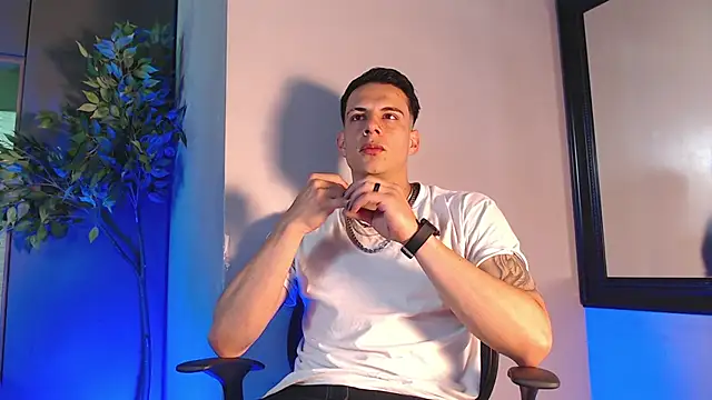 Snapshot of Dustin_Sonne chatting on 06-13-26, 03:37 Dustin Sonne online show from 06-13-26, 03:37