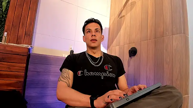 Snapshot of Dustin_Sonne chatting on 06-19-26, 03:44 Dustin Sonne online show from 06-19-26, 03:44