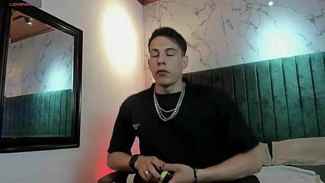 Snapshot of Dustin_Sonne chatting on 06-20-26, 03:31 Dustin Sonne online show from 06-20-26, 03:31