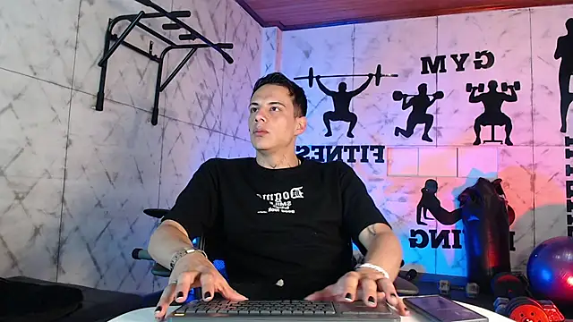 Snapshot of Dustin_Sonne chatting on 06-30-26, 03:40 Dustin Sonne online show from 06-30-26, 03:40