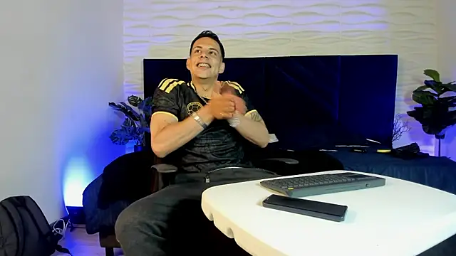 Snapshot of Dustin_Sonne chatting on 07-04-26, 03:13 Dustin Sonne online show from 07-04-26, 03:13