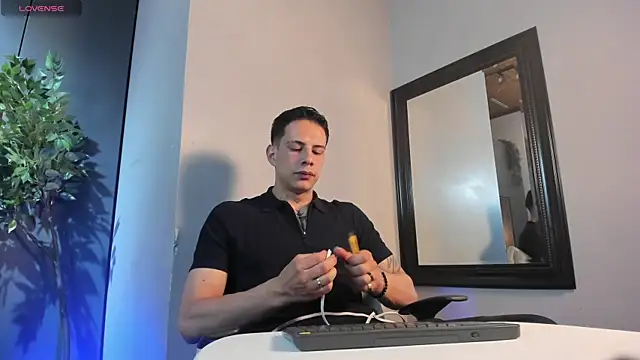 Snapshot of Dustin_Sonne chatting on 07-11-26, 03:42 Dustin Sonne online show from 07-11-26, 03:42