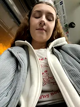 Snapshot of katexxxx chatting on 11-07-25, 04:51 katexxxx online show from 11-07-25, 04:51