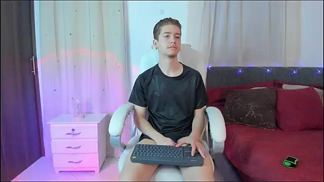 ThiagooJames online show from 01-06-26, 03:32