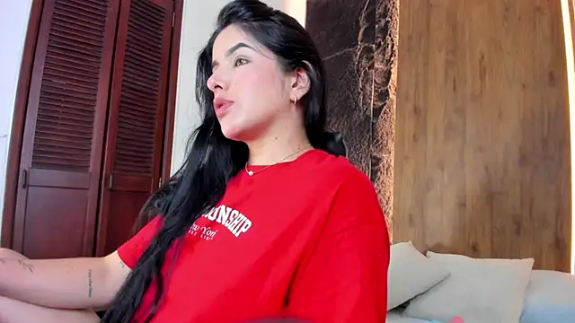 Snapshot of evelin_lopezz chatting on 10-17-25, 02:15 evelin lopezz online show from 10-17-25, 02:15