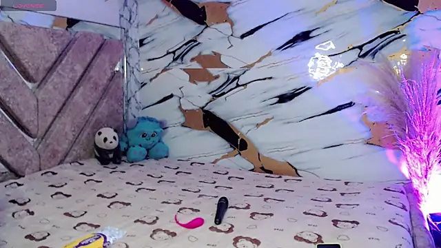 kushina uzumaki75 online show from 04-18-26, 03:32