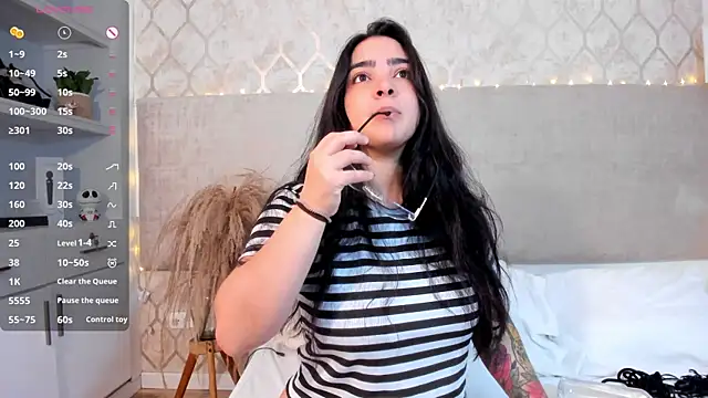 Snapshot of KamilaBetancourt chatting on 10-30-25, 12:50 KamilaBetancourt online show from 10-30-25, 12:50