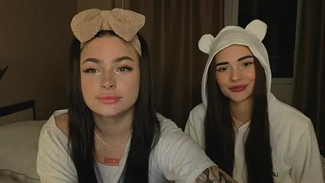 Snapshot of honey_____bunny chatting on 09-21-25, 03:35 honey bunny online show from 09-21-25, 03:35