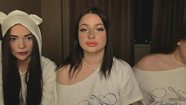 Snapshot of honey_____bunny chatting on 09-29-25, 03:50 honey bunny online show from 09-29-25, 03:50