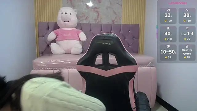 Snapshot of Irina_evans_s1 chatting on 10-10-25, 04:06 Irina evans s1 online show from 10-10-25, 04:06