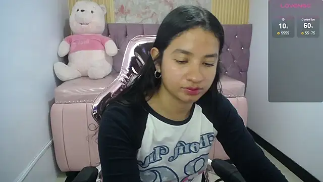 Snapshot of Irina_evans_s1 chatting on 11-25-25, 04:07 Irina evans s1 online show from 11-25-25, 04:07