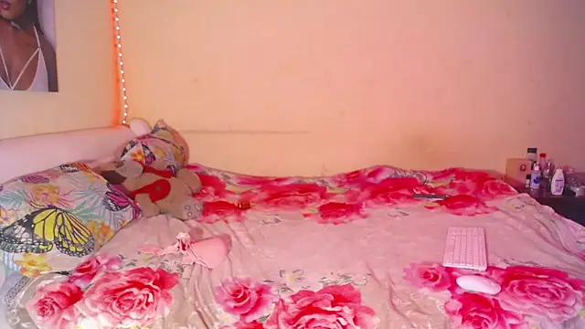 Snapshot of pink_7777 chatting on 11-06-25, 07:04 pink 7777 online show from 11-06-25, 07:04