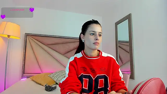 Snapshot of valerieMattson chatting on 10-20-25, 05:57 valerieMattson online show from 10-20-25, 05:57