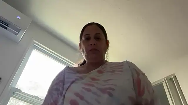 PrettyKittyMia online show from 05-21-26, 07:43