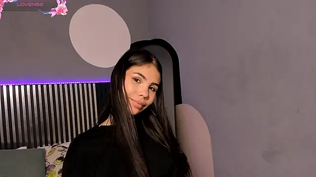 Snapshot of Emilybeltons chatting on 09-30-25, 07:30 Emilybeltons online show from 09-30-25, 07:30