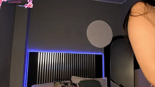 Snapshot of Emilybeltons chatting on 10-09-25, 08:07 Emilybeltons online show from 10-09-25, 08:07