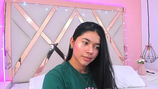Snapshot of samantaa_shy chatting on 06-25-26, 05:12 samantaa shy online show from 06-25-26, 05:12