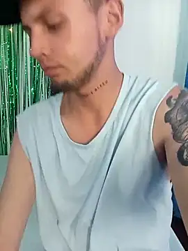 Snapshot of neaa_latin_boy chatting on 12-17-25, 08:48 neaa latin boy online show from 12-17-25, 08:48