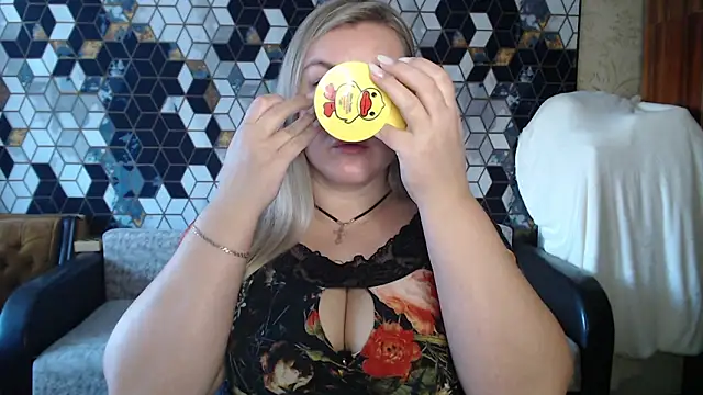 Snapshot of NikaSkylink chatting on 02-04-26, 05:24 NikaSkylink online show from 02-04-26, 05:24