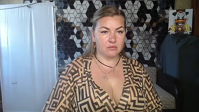 Snapshot of NikaSkylink chatting on 06-10-26, 04:45 NikaSkylink online show from 06-10-26, 04:45