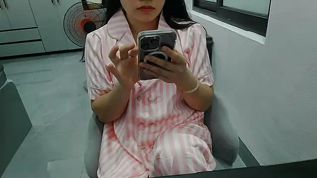 Snapshot of Emachiii chatting on 05-07-26, 01:05 Emachiii online show from 05-07-26, 01:05