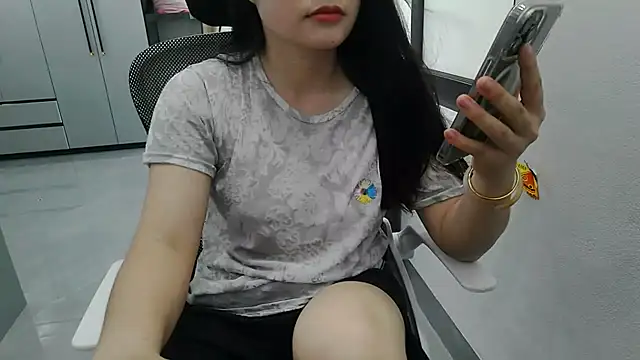 Snapshot of Emachiii chatting on 05-14-26, 01:12 Emachiii online show from 05-14-26, 01:12