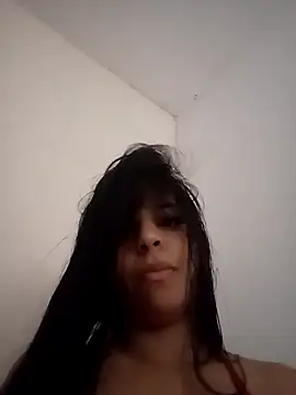Snapshot of Carolzinha150 chatting on 06-21-26, 05:48 Carolzinha150 online show from 06-21-26, 05:48