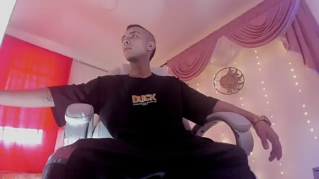 Snapshot of Dereck_Boy8 chatting on 09-29-25, 09:41 Dereck Boy8 online show from 09-29-25, 09:41