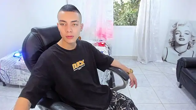 Snapshot of Dereck_Boy8 chatting on 10-13-25, 08:53 Dereck Boy8 online show from 10-13-25, 08:53