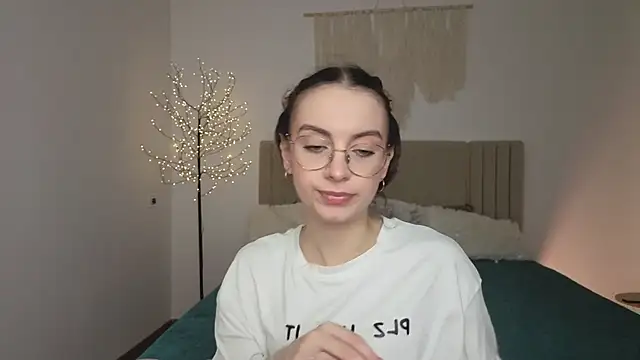 Real cutie1 online show from 04-02-26, 12:36