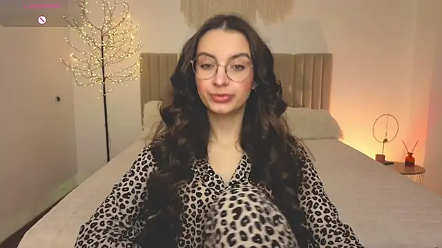 Snapshot of Real_cutie1 chatting on 04-22-26, 01:01 Real cutie1 online show from 04-22-26, 01:01