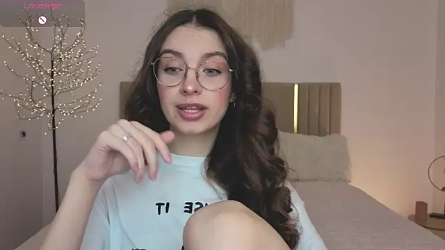 Snapshot of Real_cutie1 chatting on 04-27-26, 12:47 Real cutie1 online show from 04-27-26, 12:47