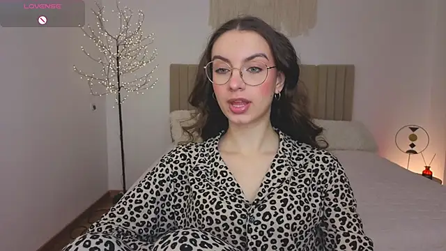 Snapshot of Real_cutie1 chatting on 05-02-26, 01:05 Real cutie1 online show from 05-02-26, 01:05
