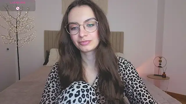 Snapshot of Real_cutie1 chatting on 05-11-26, 04:04 Real cutie1 online show from 05-11-26, 04:04