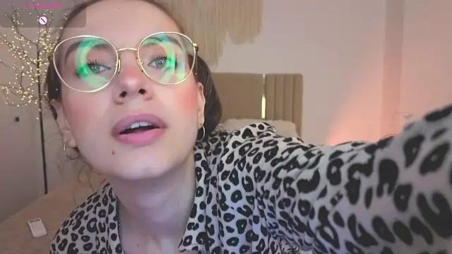 Snapshot of Real_cutie1 chatting on 05-12-26, 12:46 Real cutie1 online show from 05-12-26, 12:46
