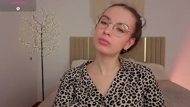 Snapshot of Real_cutie1 chatting on 05-19-26, 12:44 Real cutie1 online show from 05-19-26, 12:44