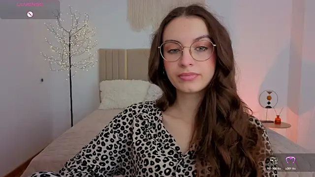 Snapshot of Real_cutie1 chatting on 05-21-26, 01:40 Real cutie1 online show from 05-21-26, 01:40