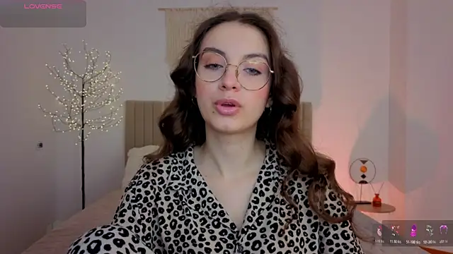 Snapshot of Real_cutie1 chatting on 05-22-26, 01:17 Real cutie1 online show from 05-22-26, 01:17