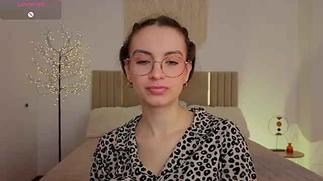 Snapshot of Real_cutie1 chatting on 05-26-26, 12:45 Real cutie1 online show from 05-26-26, 12:45