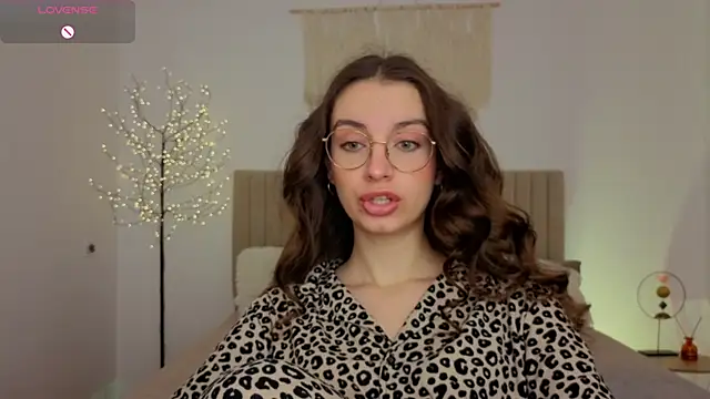 Snapshot of Real_cutie1 chatting on 05-28-26, 12:46 Real cutie1 online show from 05-28-26, 12:46